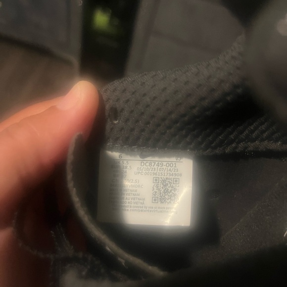 Nike Black and Silver Running Spikes - Picture 10 of 10